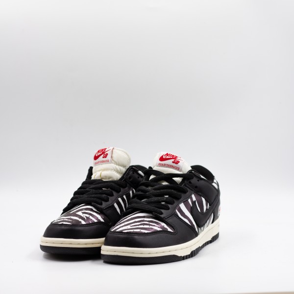 NIKE SB DUNK LOW BLACK/ZEBRA
