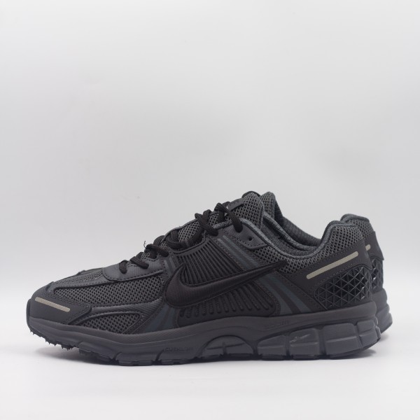 NIKE VOMERO 5 BLACK
