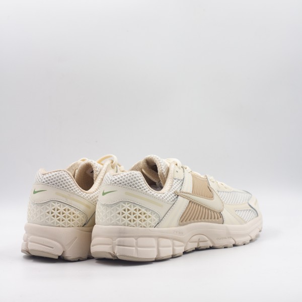NIKE VOMERO 5 BEIGE