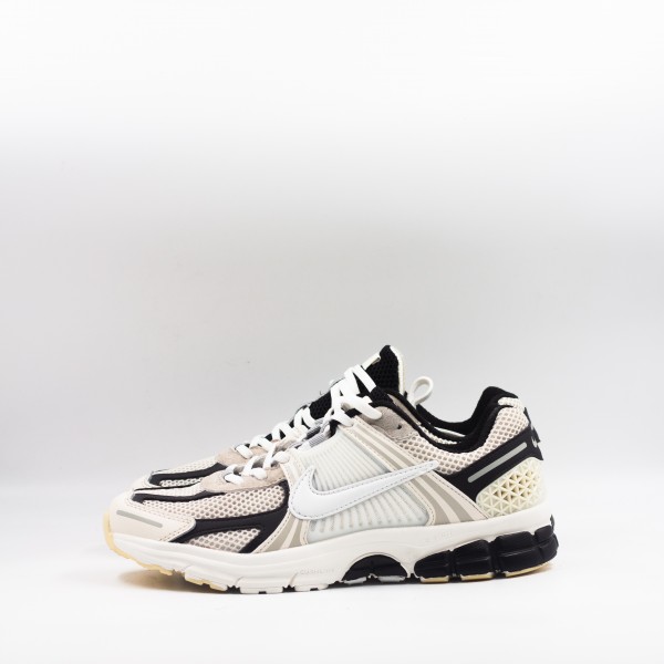 NIKE VOMERO 5 BEIGE/BLACK
