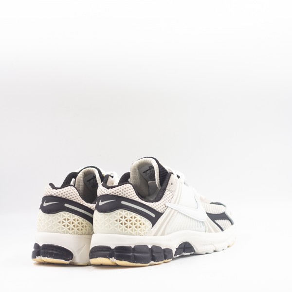 NIKE VOMERO 5 BEIGE/BLACK