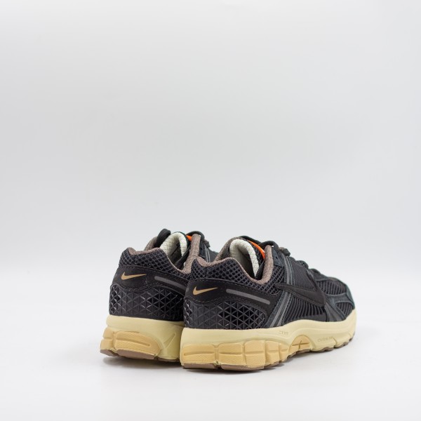 NIKE VOMERO 5 BLACK/BEIGE
